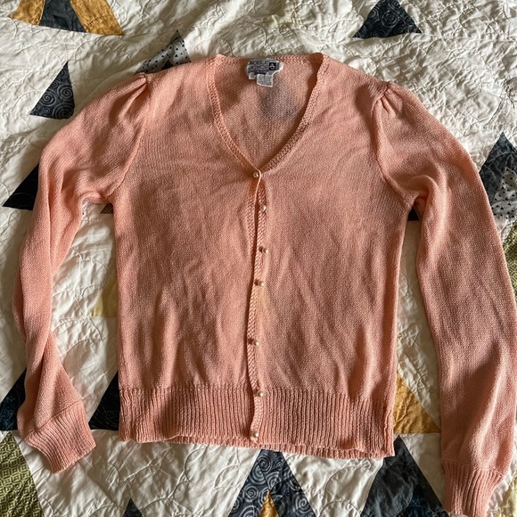 Baby pink vintage cardigan with pearled buttons. - Picture 1 of 2